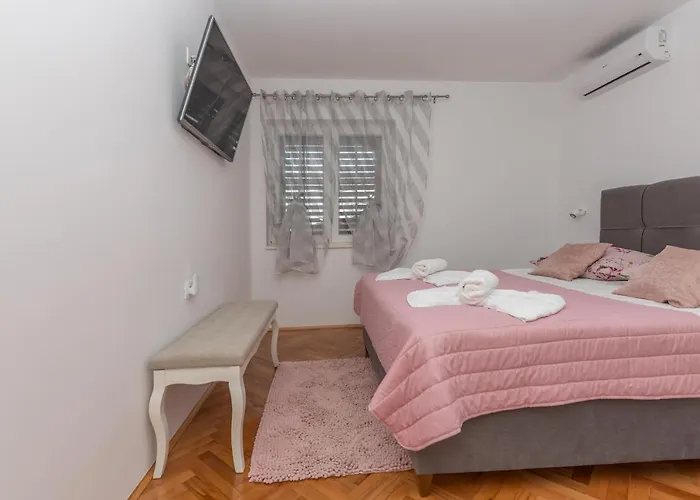 Apartment Strawberry