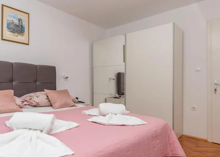 Apartment Strawberry