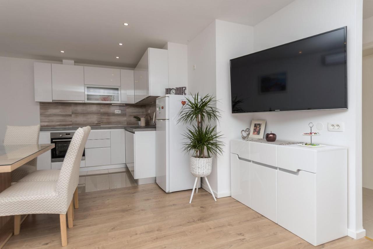Strawberry Apartment Makarska