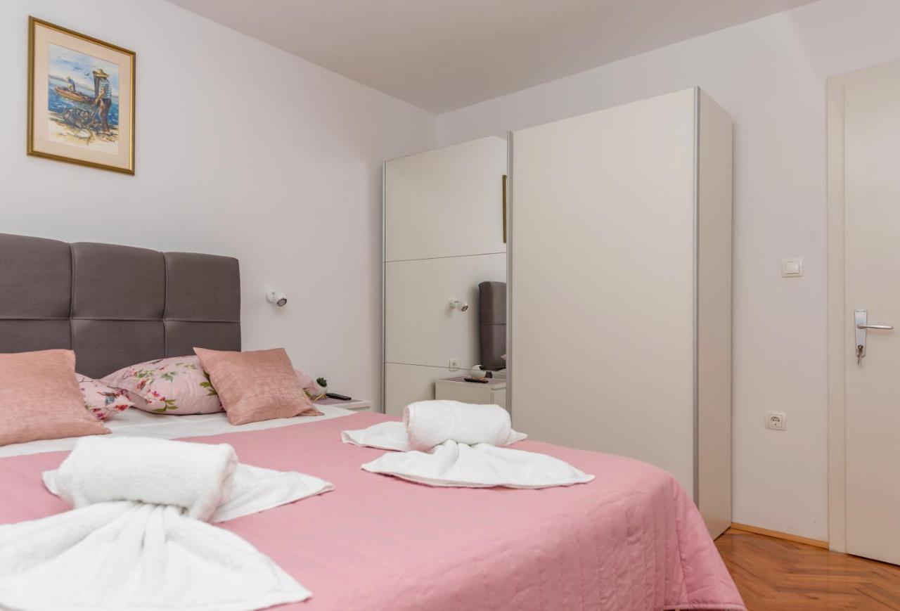 Strawberry Apartment