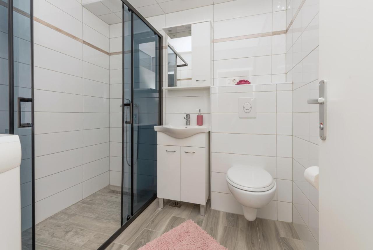 Strawberry Apartment Makarska