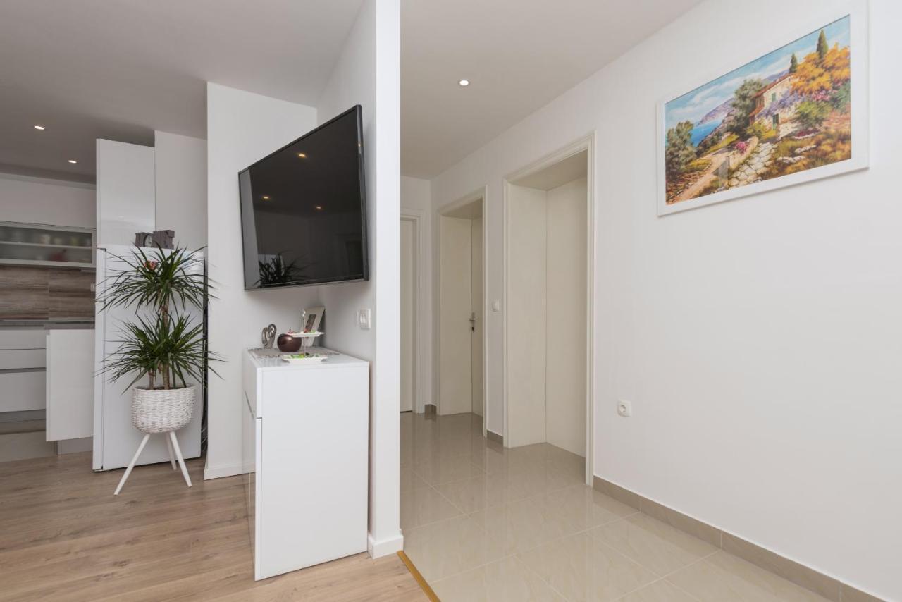 Apartment Strawberry Makarska
