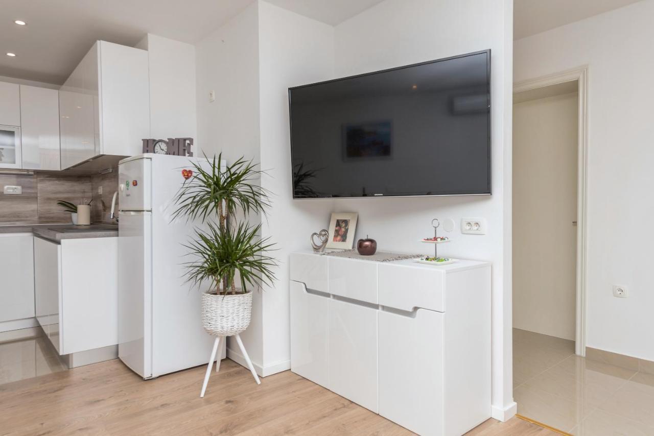 Apartment Strawberry Makarska